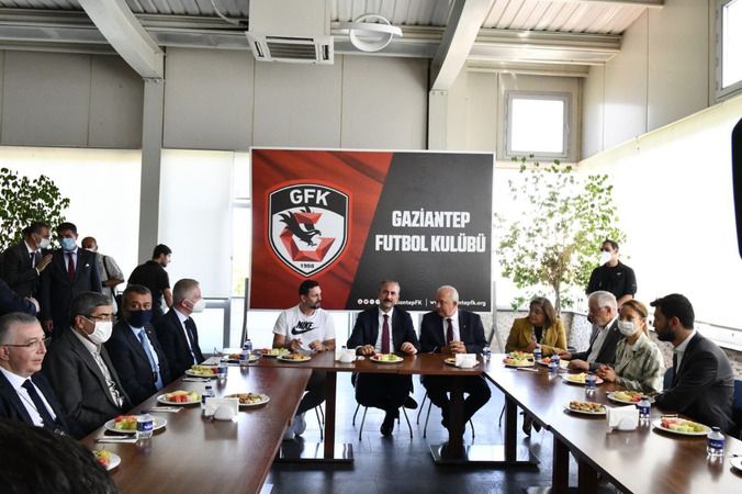 Bakan Gül Gaziantep FK'ya gitti