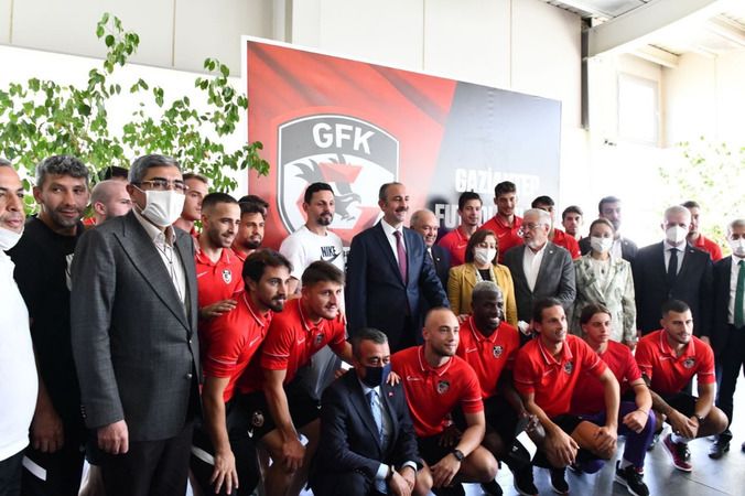 Bakan Gül Gaziantep FK'ya gitti