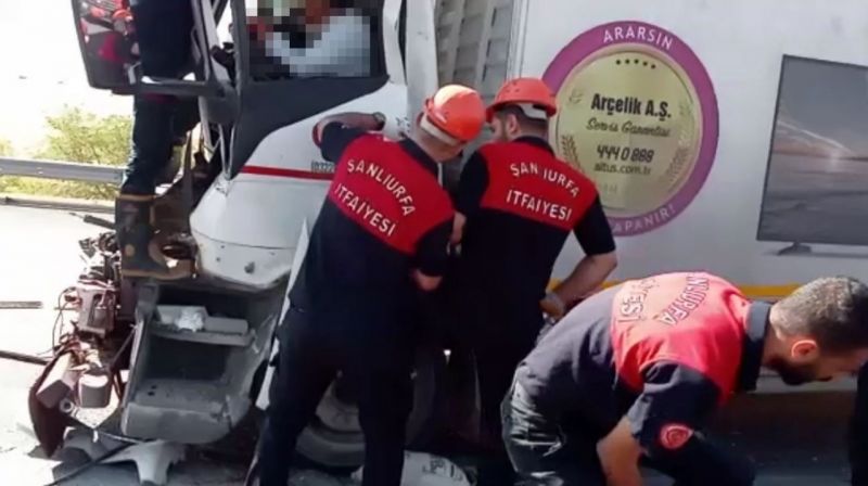 Son Dakika: Video Haber....Gaziantep Otobanında Feci Kaza...Feci kazada tır şoförü öldü
