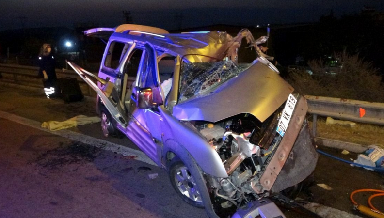 Son dakika: Korkunç Kaza! Tarsus-Adana-Gaziantep yolunda kaza...2 ölü, 2’si ağır 5 yaralı