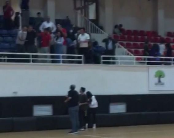 Son Dakika: Video Haber...Gaziantep'te kadın basketbol maçında erkek şiddeti