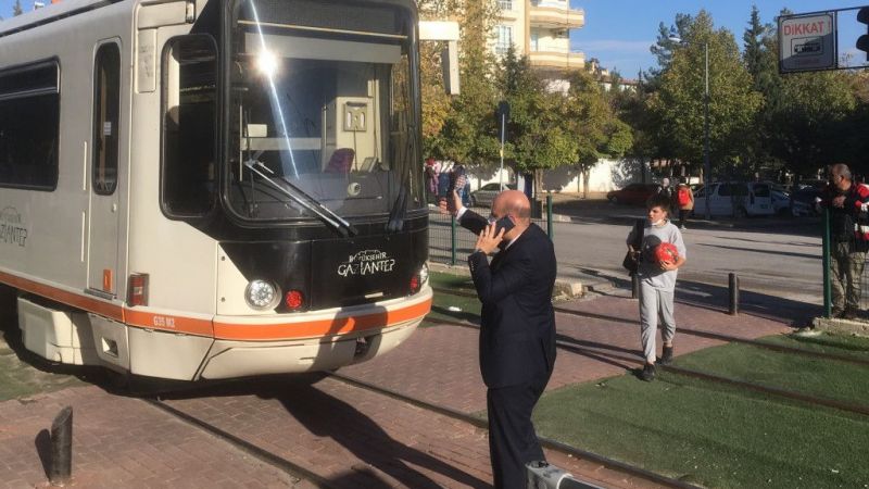 Son Dakika: Gaziantep'te Yaşlı Adama Tramvay Çarptı! Gaziantep'te tramvayın çarptığı yaşlı adam yaralandı