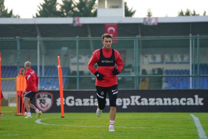 Video Haber: Erol Bulut: "Hakem, Trabzonspor’a vermediği kırmızı kartla 4. dakikada maçı bitirdi"