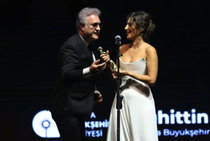Video Haber: Altın Kelebek'te ödül alan Teşkilat'ın Serdar'ı Çağlar Ertuğrul'dan Tamer Karadağlı göndermesi!