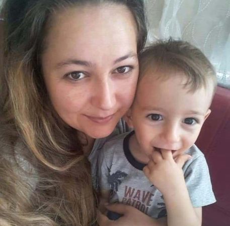 Son Dakika: Geçen Yılın En Üzen Haberlerinden Biriydi!3 kardeş birbirine sarılıp yanarak ölmüştü!3 küçük kardeş koyun koyuna toprağa verildi