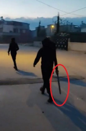 Son Dakika: Video Haber...Adana'da Suriyelilerin Ellerinde Kesici aletlerle yürümesi sosyal medyada infial yaratmıştı!Adana Valiliğinden O Görüntüler İçin Açıklama Yapıldı!
