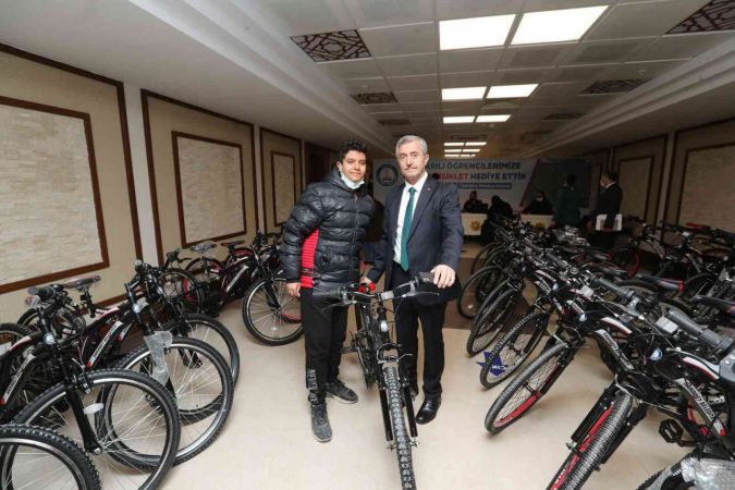 Video  Haber ...Şahinbey’de başarılı 20 bin öğrenciye daha bisiklet hediyesi