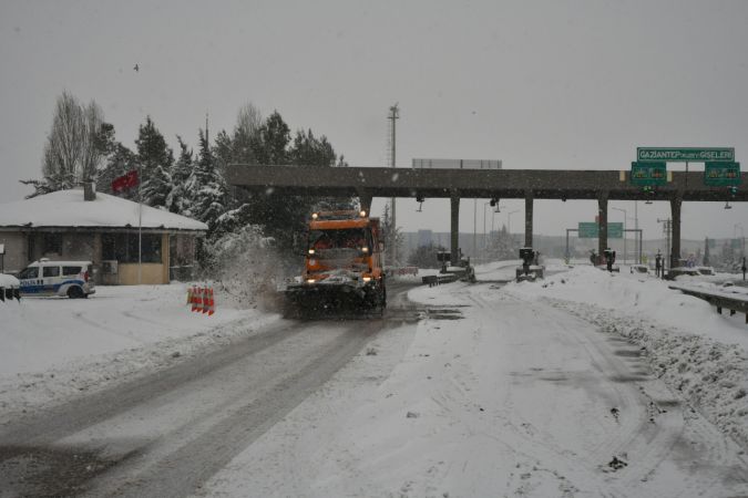 Son Dakika:  ( Haber Güncellendi) Gaziantep-Adana-Mersin (TAG) Otoyolu Yoğun Kar Nedeniyle Araç Girişine Kapatıldı (Gaziantep-Kahramanmaraş) Gişeleri Kapatıldı