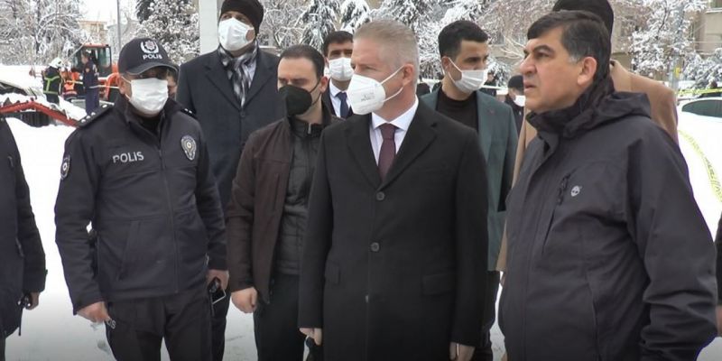 Son Dakika: Video Haber...Felaketten Dönülmüştü! Gaziantep’te çöken pazar yeri çatısının enkazı kaldırılıyor