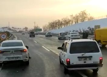 Son Dakika: Video Haber...Gaziantep'te Ortalık Savaş Alanına Döndü! Mavikent'te  Zincirleme Kaza!16 Araç Birbirine Girdi