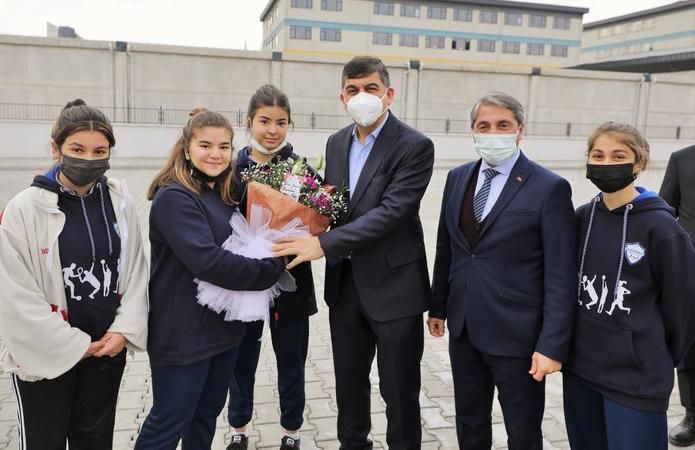 Fadıloğlu'ndan Kamil Ocak Spor Lisesi'ne ziyaret