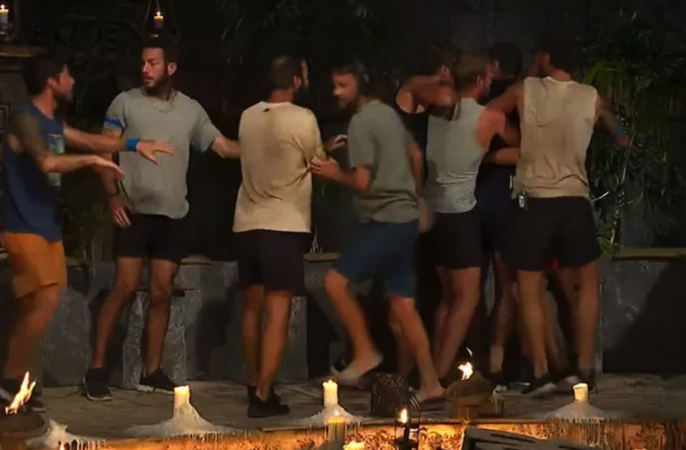 Survivor Yasin ve Hikmet arasında yumruklu kavga! Yasin Survivor'dan diskalifiye mi oldu? Acil durum konseyi toplandı