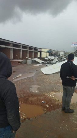 Son Dakika: Video Haber...Gaziantep'in Nurdağı İlçesinde Şiddetli Fırtına Çatıları Uçurdu!