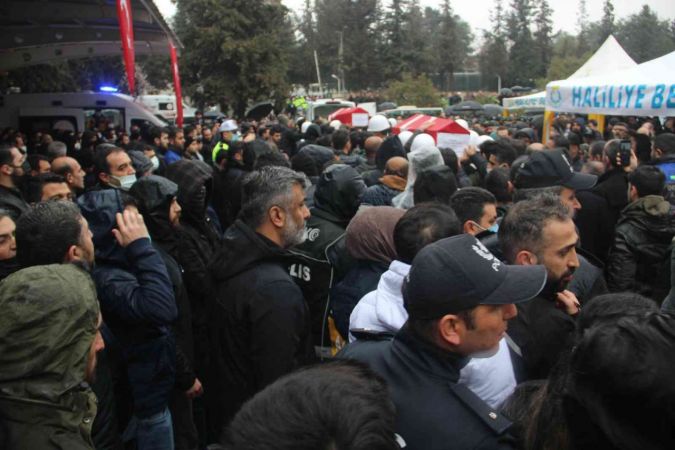Şehitler Gaziantep'e ve İstanbul'a Göz Yaşlarıyla uğurlandı! Törende şehitlerin yakınları ve polis arkadaşlarına gözyaşlarına boğuldu