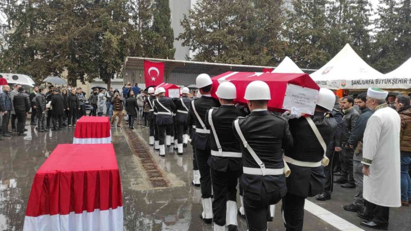 Şehitler Gaziantep'e ve İstanbul'a Göz Yaşlarıyla uğurlandı! Törende şehitlerin yakınları ve polis arkadaşlarına gözyaşlarına boğuldu
