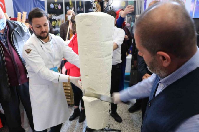 Gaziantep'te üniversiteli öğrencilere dondurma şov...Video Haber