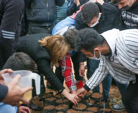 Gaziantep Büyükşehir Belediye (GBB) Başkanı Fatma Şahin Madde bağımlısı gençlerle birlikte fidan dikti