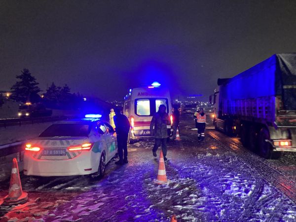 Tarsus-Adana-Gaziantep (TAG) Otoyolu'nda kaza nedeniyle ulaşım aksadı...Video Haber...