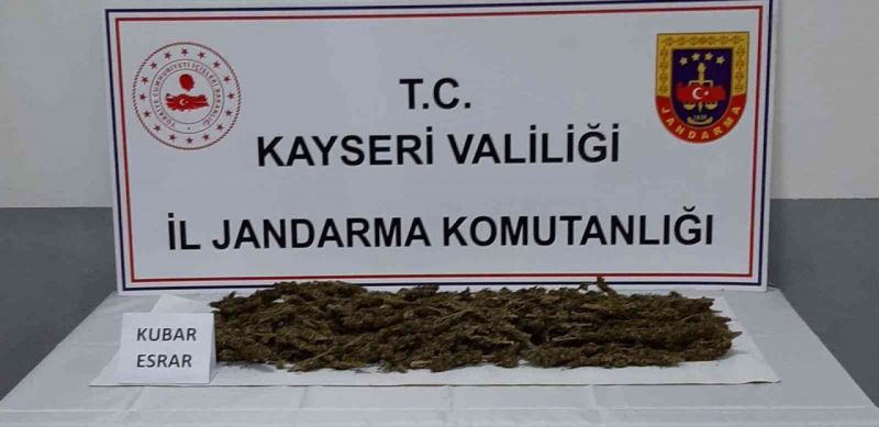 Gaziantep’ten Kayseri’ye uyuşturucu madde getirdiği belirlenen 3 şahıs yakalandı