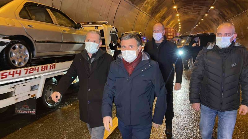 Son Dakika: 18 aracın karıştığı Feci Zincirleme Kaza: 32 Kişi Yaralandı! 18 aracın karıştığı kazanın ardından