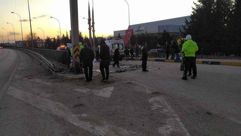 Son Dakika Haber: Video Haber...Gaziantep'te FECİ kaza! GATEM'de Yön levhasına çarpan otomobil sürücüsü hayatını kaybetti!