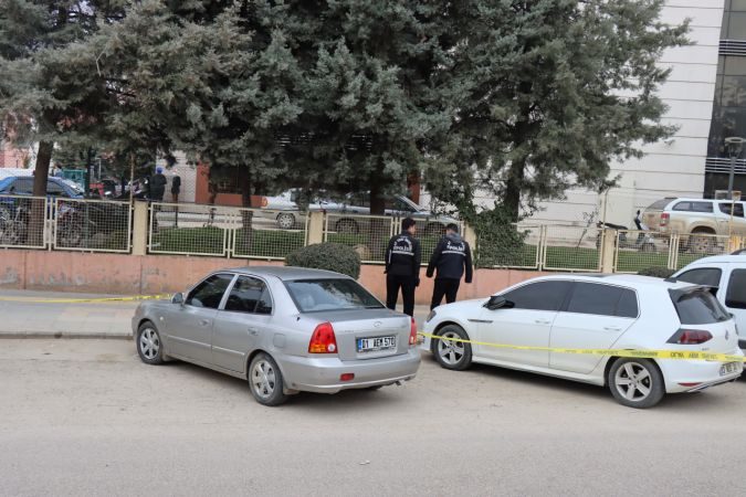 Kilis'te polis dehşeti! Silahla  tartıştığı biri eşi olan 2 hemşireyi tabancayla ağır yaraladı...Video Haber