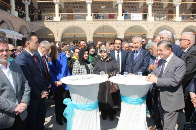 Gaziantep'ten Evliya Çelebi Bugün Geçse Tarihe Ne Yazardı? Bülent Arınç: “Evliya çelebi bu günleri görse kahrından ölürdü”...Evliya Çelebi'nin seyahatnamesinde 'Şehr-i Ayıntab-ı Cihan'