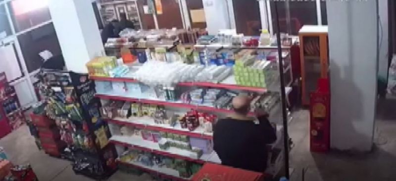 Gaziantep'te Markette ilginç hırsızlık anları kamerada