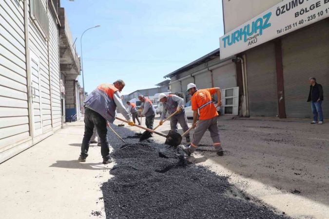 Gaziantep KÜSGET Sanayi Sitesinin harap olmuş yolları asfaltlanıyor...Şehitkamil’de yoğun asfalt mesaisi...