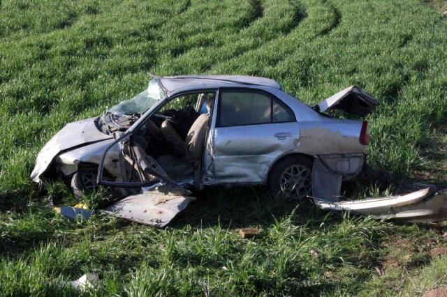 Gaziantep- Kilis Karayolu'nda Otomobil Şarampole uçtu: 3 Ağır yaralı var