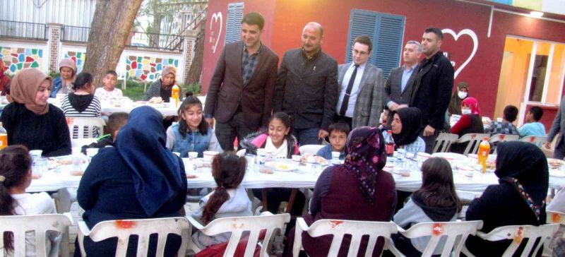 Araban’da öksüz ve yetim çocuklara iftar verildi