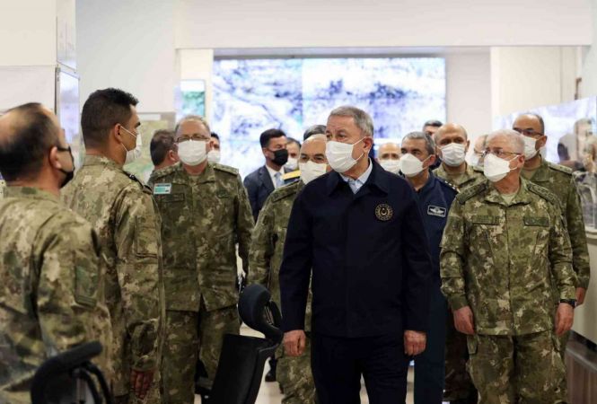 SON DAKİKA : Irak'ın kuzeyinde Pençe Kilit Operasyonu başladı! Bakan Akar: Hedeflerin tamamı ele geçirildi