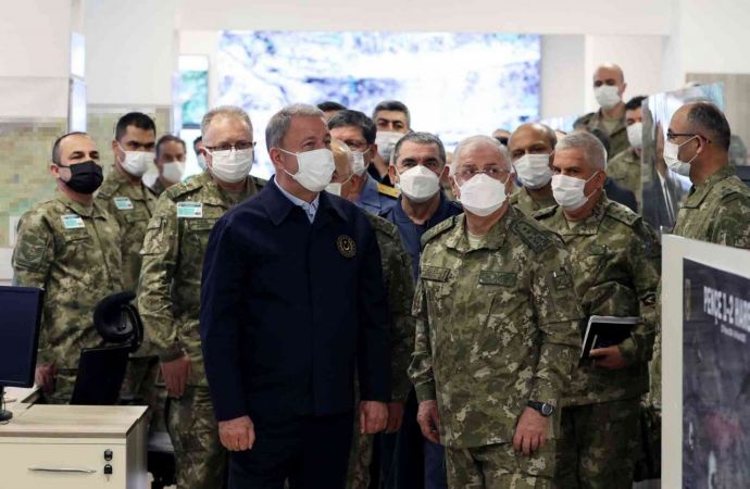 SON DAKİKA : Irak'ın kuzeyinde Pençe Kilit Operasyonu başladı! Bakan Akar: Hedeflerin tamamı ele geçirildi