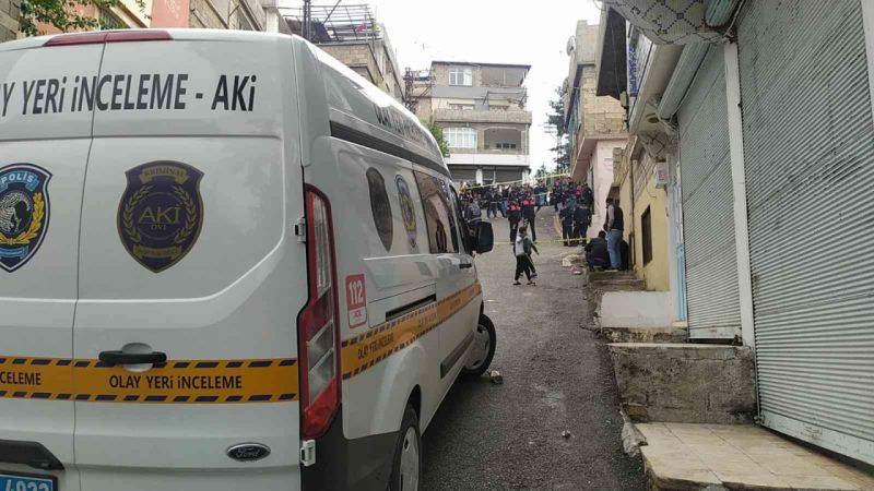 Gaziantep'te Bir günde İki Hurdacı Cinayeti! Gaziantep’te hurdacılık yapan 23 yaşındaki Seyfettin Çabuk ve  hurdacı Emirhan Nur, evinde bıçaklanarak öldürülmüş halde bulundu
