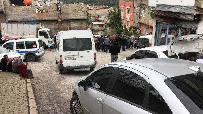 Gaziantep'te Bir günde İki Hurdacı Cinayeti! Gaziantep’te hurdacılık yapan 23 yaşındaki Seyfettin Çabuk ve  hurdacı Emirhan Nur, evinde bıçaklanarak öldürülmüş halde bulundu