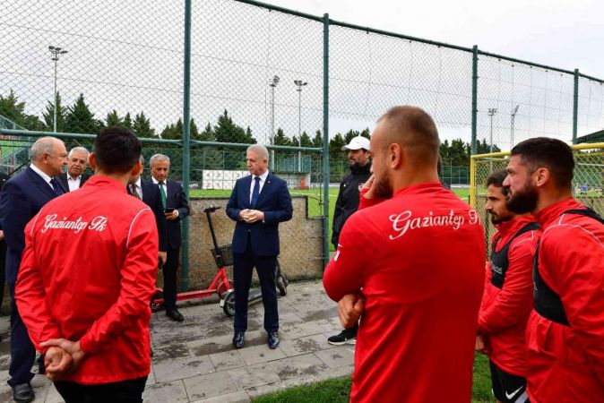 Gaziantep FK Küme Düşecek Mİ? Kritik maç öncesi Gaziantep Valisi Gül ve Ak Parti Milletvekilleri  ve Protokol'den Moral Ziyareti....