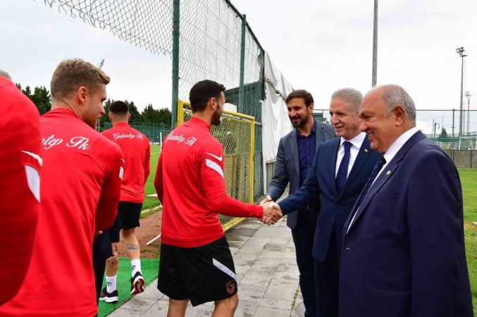 Gaziantep FK Küme Düşecek Mİ? Kritik maç öncesi Gaziantep Valisi Gül ve Ak Parti Milletvekilleri  ve Protokol'den Moral Ziyareti....