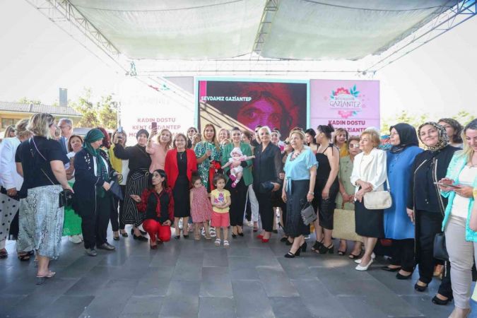 Gaziantep’te kadınlara özel mobil uygulama...Kadın Dostu Kent Gaziantep” mobil uygulamasını ünlü sanatçı Demet Akalın’la birlikte tanıtıldı