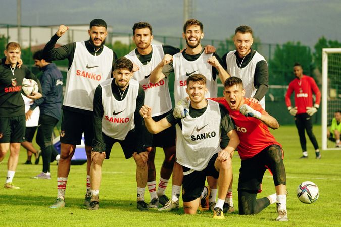 Gaziantep FK'da geleneksel poza devam