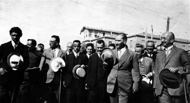 Gaziantep'te Eski Mezarlıklar Nerede? Hangi Mahaller Mezarlıklar Üzerine Kuruldu? 1937 senesinde Gaziantep’e gelen Gazi Musfata Kemal Atatürk Gaziantep'teki Mezarlıklar İçin Ne Demişti?