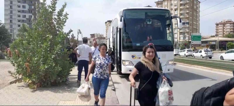 Gazianteplilerin Karadeniz turu kabusa dönüştü! 3 farklı turun kafilesi aynı otobüsle gezdirildi,dönüş yolunda mazot bitti,saatlerce sarp sınır kapısında mahsur kaldılar